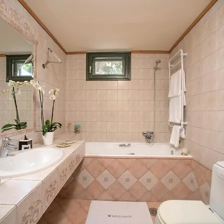 Basilica Estate Villa Porto Ozias